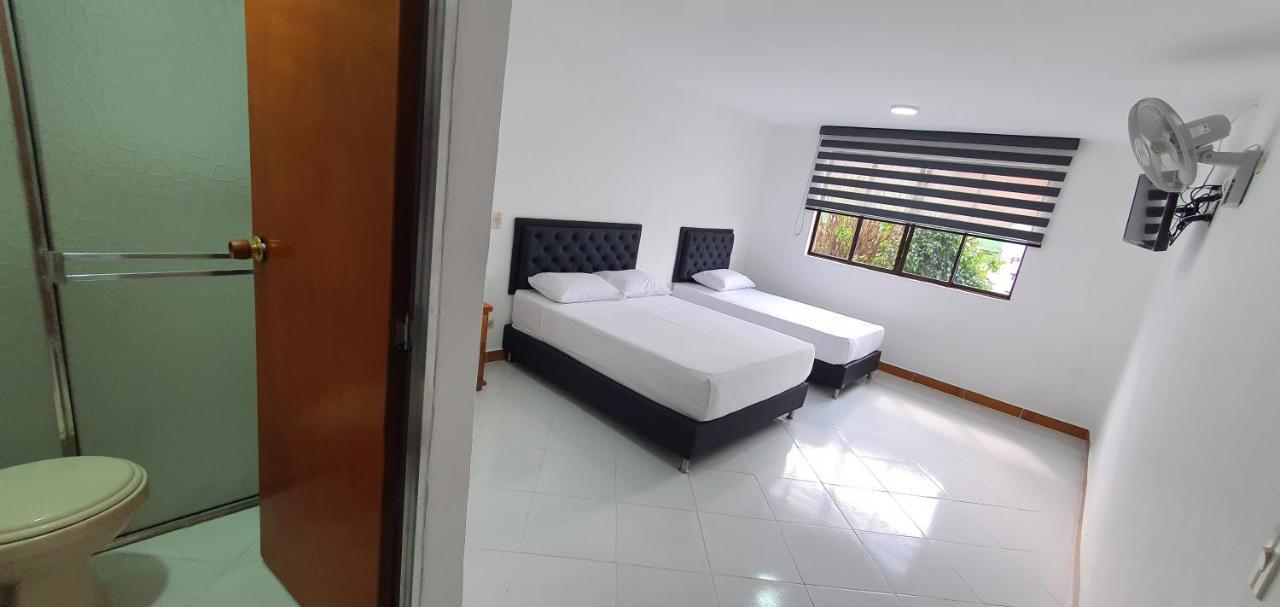 Hotel Picasso 70 ميديلين المظهر الخارجي الصورة