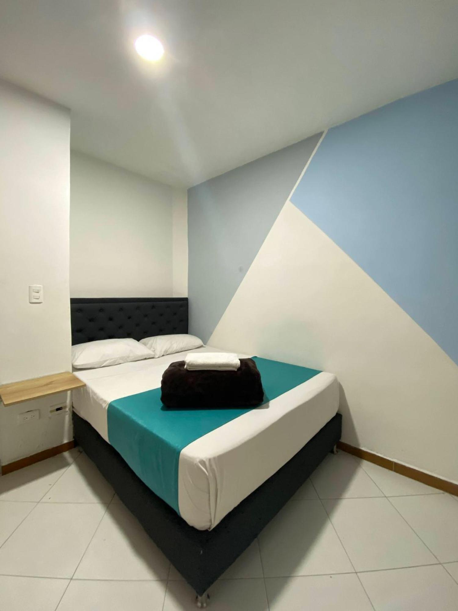Hotel Picasso 70 ميديلين المظهر الخارجي الصورة